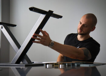 Kovová podnož premium čierna