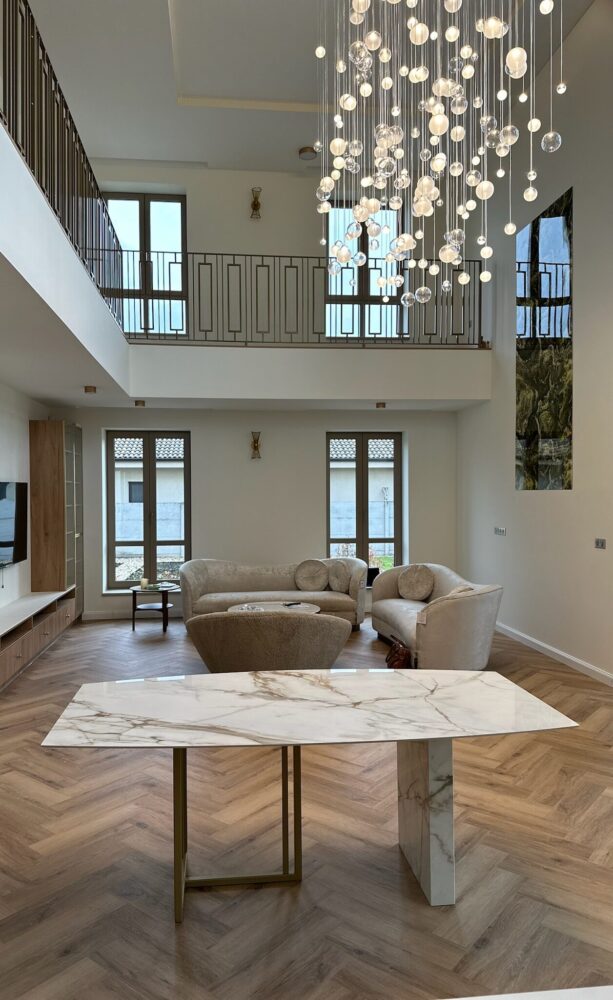 Jedálenský stôl mramorový vzhľad, kovová podnož zlazá